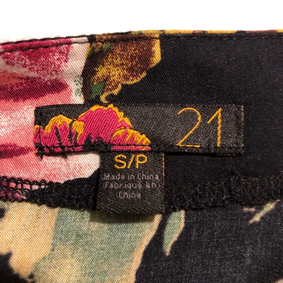 21 Floral Soft V Neck Wrap Style Cap Sleeve Dress - Picture 8 of 8